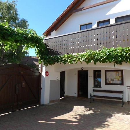 Pension Cerny Jezdec Lednice Exterior photo