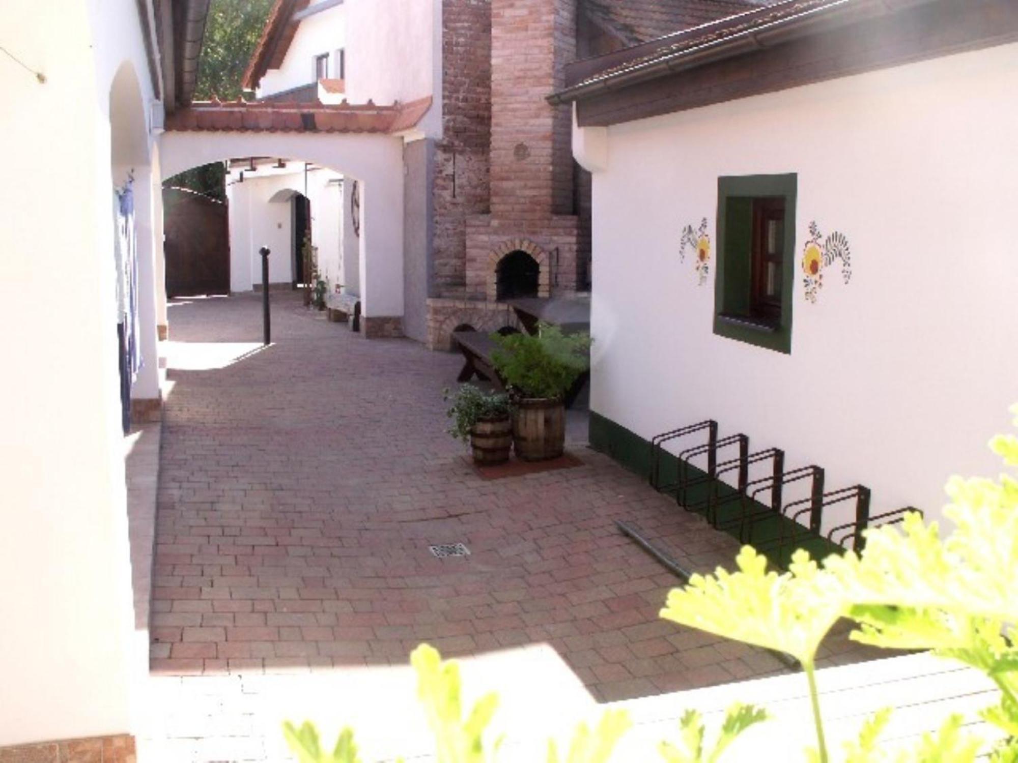 Pension Cerny Jezdec Lednice Exterior photo