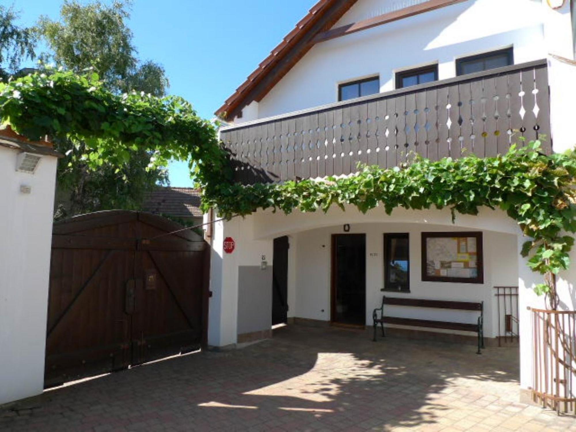 Pension Cerny Jezdec Lednice Exterior photo