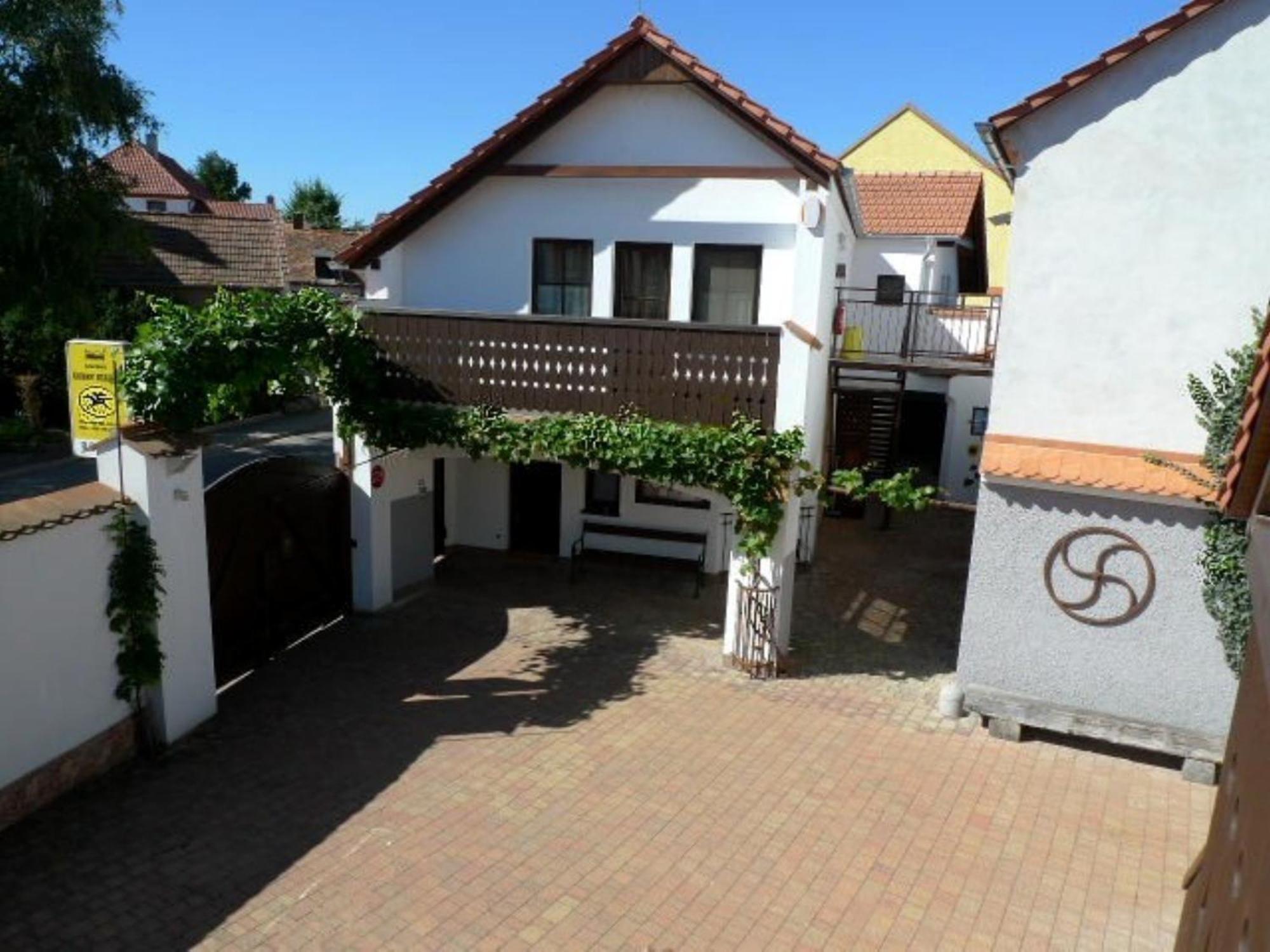 Pension Cerny Jezdec Lednice Exterior photo